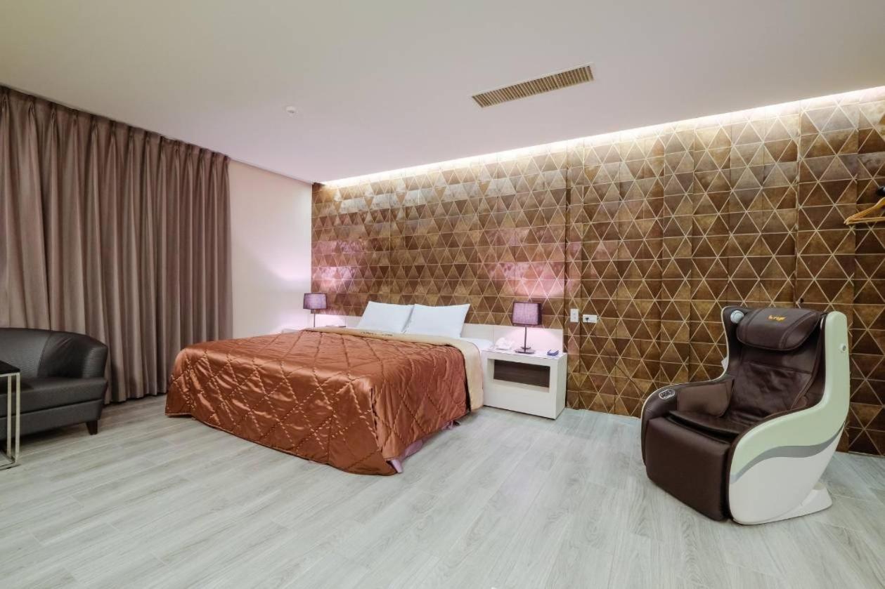 Foxdou Business Motel Tainan Exterior foto